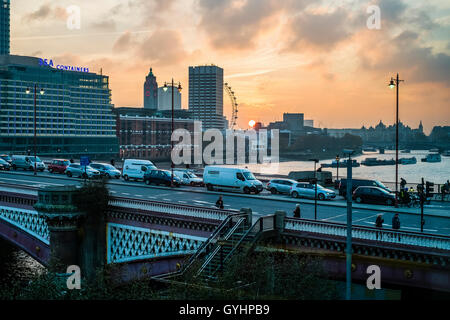 Sonnenuntergang über London. Stockfoto