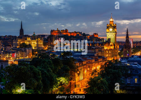 Stadtbild von Edinburgh, Schottland, in der Nacht vom Calton Hill Stockfoto