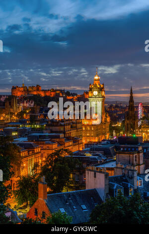 Stadtbild von Edinburgh, Schottland, in der Nacht vom Calton Hill Stockfoto