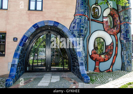 Die Kuchlbauer Turm wurde nach Hundertwassers Tod von Architekt Peter Pelikan Überwachung der Bau abgeschlossen. Stockfoto