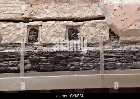 Verkohltes Holz in Herculaneum, ein römischer Hafen während der Vulkanausbruch des Vesuv am 24. August 79 begraben Stockfoto