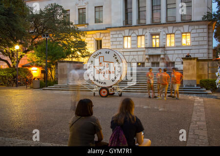 Big Bertha Trommel die Longhorn-Band.  An der University of Texas in Austin Stockfoto