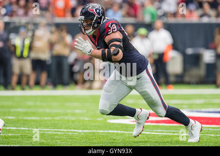Houston, Texas, USA. 18. September 2016. Houston Texans defensive end j.j. Watt (99) stürzt in Richtung der Quarterback im 1. Quartal ein NFL-Spiel zwischen den Houston Texans und die Kansas City Chiefs NRG-Stadion in Houston, TX am 18. September 2016. Die Texaner gewannen das Spiel 19-12. Bildnachweis: Trask Smith/ZUMA Draht/Alamy Live-Nachrichten Stockfoto