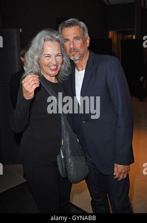 New York, NY, USA. 18. September 2016. Robby Benson, Karla DeVito im Ankunftsbereich für BEAUTY AND THE BEAST 25. Jahrestag Screening, Alice Tully Hall im Lincoln Center, New York, NY 18. September 2016. Bildnachweis: Derek Sturm/Everett Collection/Alamy Live-Nachrichten Stockfoto