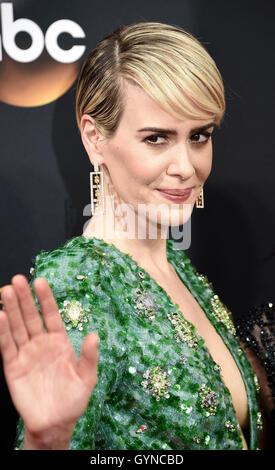 LOS ANGELES, CA - 18 SEPTEMBER: Sarah Paulson kommt bei den 68. Emmy Awards auf der Microsoft-Theater im 18. September 2016, in Los Angeles, Kalifornien. Bildnachweis: mpi99/MediaPunch Stockfoto