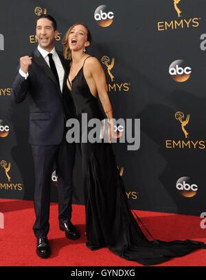 Los Angeles, CA, USA. 18. September 2016. David Schwimmer im Ankunftsbereich für das 68. Annual Primetime Emmy Awards 2016 - Ankunft 1 Microsoft Theater, Los Angeles, CA 18. September 2016. © Dee Cercone/Everett Collection/Alamy Live-Nachrichten Stockfoto