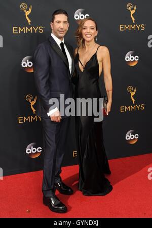 Los Angeles, CA, USA. 18. September 2016. David Schwimmer im Ankunftsbereich für das 68. Annual Primetime Emmy Awards 2016 - Ankunft 1 Microsoft Theater, Los Angeles, CA 18. September 2016. © Dee Cercone/Everett Collection/Alamy Live-Nachrichten Stockfoto