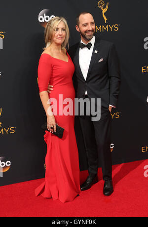 Los Angeles, CA, USA. 18. September 2016. 18. September 2016 - Los Angeles, Kalifornien - Tony Hale, Martel Thompson. 68. annual Primetime Emmy Awards statt im Microsoft-Theater. Bildnachweis: AdMedia Credit: AdMedia/ZUMA Draht/Alamy Live-Nachrichten Stockfoto