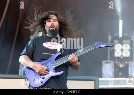 Chicago, Illinois, USA. 18. September 2016. STEPHEN CARPENTER von Deftones tritt bei Douglas Park beim Riot Fest in Chicago, Illinois Credit: Daniel DeSlover/ZUMA Draht/Alamy Live News Stockfoto