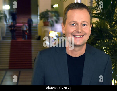 Berlin, Deutschland. 18. September 2016. Klaus Lederer, prime Kandidat der Partei Die Linke, während des Wahlkampfs im Berliner Abgeordnetenhaus in Berlin, Deutschland, 18. September 2016 abgebildet. Foto: BRITTA PEDERSEN/DPA/Alamy Live-Nachrichten Stockfoto