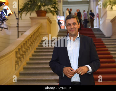 Berlin, Deutschland. 18. September 2016. Berliner SPD Gruppenleiter Raed Saleh während des Wahlkampfs im Berliner Abgeordnetenhaus in Berlin, Deutschland, 18. September 2016 abgebildet. Foto: BRITTA PEDERSEN/DPA/Alamy Live-Nachrichten Stockfoto