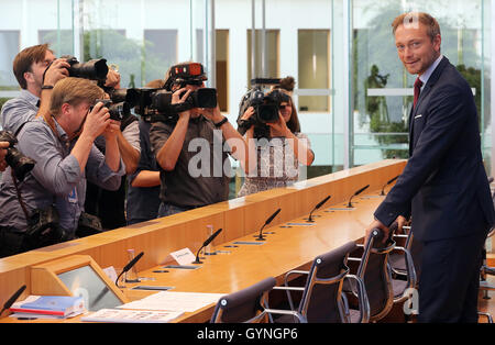 Berlin, Deutschland. 19. Sep, 2016. FDP-Führer Christian Lindner abgebildet auf einer Pressekonferenz nach dem Abgeordnetenhaus von Berlin Wahlen in Berlin, Deutschland, 19. September 2016. Foto: WOLFGANG KUMM/DPA/Alamy Live-Nachrichten Stockfoto