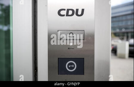 Berlin, Deutschland. 19. Sep, 2016. Die Klingel am Konrad-Adenauer-Haus, die Bundesgeschäftsstelle der CDU in Berlin, Deutschland, 19. September 2016. Foto: MICHAEL KAPPELER/DPA/Alamy Live-Nachrichten Stockfoto