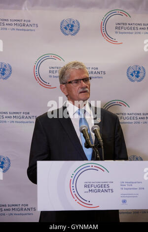 New York, USA. 19. September 2016. USA: Vereinten Nationen in New York, 19. September 2016, G-A 70. Präsident Mogens Lykketoft spricht vor Eröffnung der Sitzung der Plenartagung auf hoher Ebene auf Adresse große Bewegungen von Flüchtlingen und Migranten Kredit drücken: Mark Sullivan/Alamy Live News Stockfoto