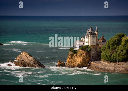 Im französischen Baskenland erschossen ein hohen Winkel auf die Beltza Villa vor dem Sturm (aka Belza Biarritz atlantischen Pyrenäen-Frankreich) Stockfoto