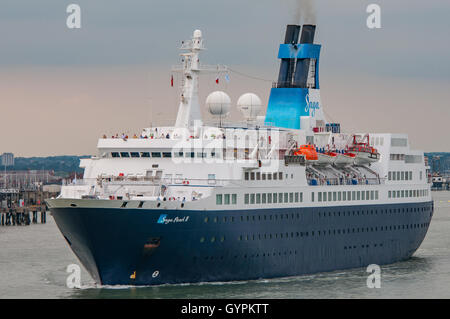 Das kreuzfahrtschiff Saga Pearl II Abfahrt Portsmouth, Großbritannien am 18. September 2016. Stockfoto