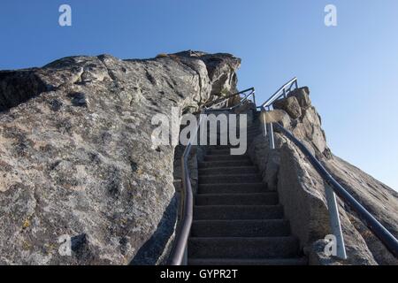 Felsige Treppen auf Moro Rock im Sequoia National Park Stockfoto