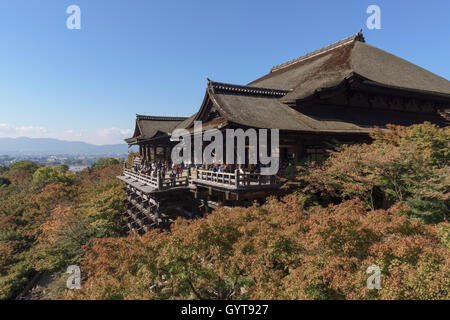 Kyoto, Japan - 6. November 2015: Kiyomizu-Dera ist eine unabhängige buddhistischer Tempel im Osten Kyoto. Stockfoto