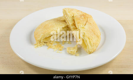 Der taiwanesische Sonne Kuchen (Milch Butter Gebäck) auf den weißen Teller. Stockfoto