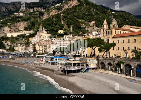 Blick auf das Dorf Amalfi Amalfiküste Costiera Amalfitana, Provinz Salerno, Kampanien, Italien Stockfoto