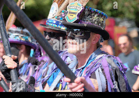 Die Widders Morris Dancers bei Weyfest Musik Festival, Farnham, Surrey, UK. 20. August 2016. Stockfoto