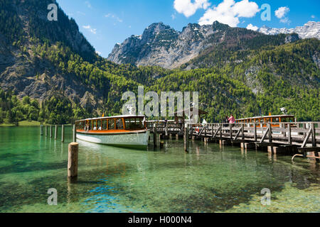 Schiff am Pier, Salet am Königssee, Berchtesgadener Land, Oberbayern, Bayern, Deutschland Stockfoto