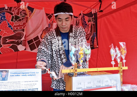 Vorbereitung der traditionellen japanischen Zucker Skulpturen Ame Zaiku von Meister Takahiro Mizuki während Folklorissimo 2016 Folklore Stockfoto