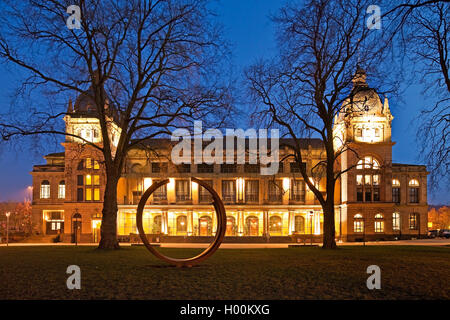 Das historische Rathaus am Abend, Deutschland, Nordrhein-Westfalen, Bergisches Land, Wuppertal Stockfoto