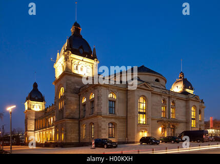 Das historische Rathaus am Abend, Deutschland, Nordrhein-Westfalen, Bergisches Land, Wuppertal Stockfoto