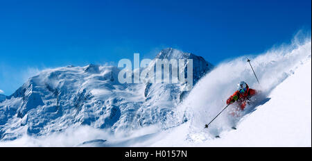 Tiefschnee Skifahren vor Mont Pourri, Frankreich, Savoyen, Sainte-Foy-Tarentaise Stockfoto