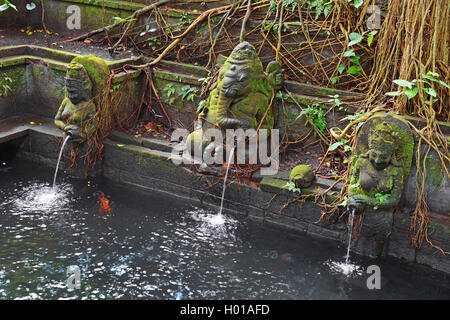 Heiligen Figuren als Wasserspeier im Heiligen Affenwaldstation, Indonesien, Bali, Ubud Stockfoto