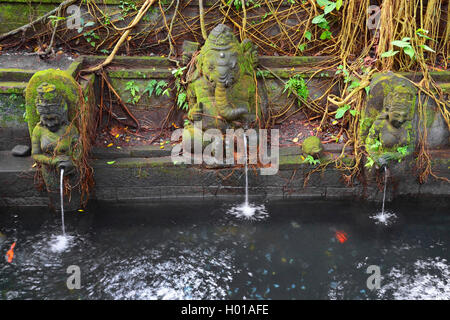 Heiligen Figuren als Wasserspeier im Heiligen Affenwaldstation, Indonesien, Bali, Ubud Stockfoto