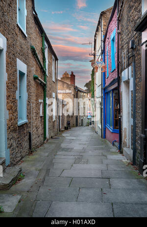 Sonnenuntergang bei Paul Street eine Gasse aus Catherine Hill in Frome in Somerset Stockfoto