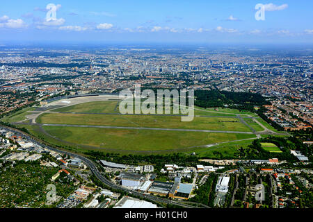 Der ehemalige Flughafen Berlinn-Tempelhof, 20.06.2016, Luftaufnahme, Deutschland, Berlin Stockfoto