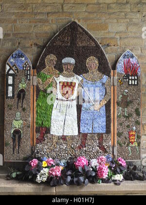 Ein gut-Dressing auf die Crooked Spire in Chesterfield Darstellung den 750. Jahrestag der Schlacht von Chesterfield. Stockfoto