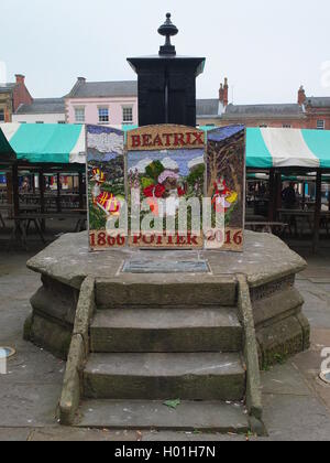 Ein gut Dressing an der Zapfsäule auf dem Marktplatz in Chesterfield Darstellung der 150. Jahrestag der Geburt von Beatrix Potter. Stockfoto