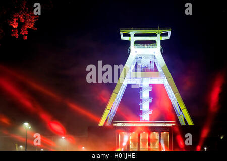 Lasershow an der Grube frame von: Deutsches Bergbau-Museum Bochum, der Nacht der Industriekultur, Extraschicht, Deutschland, Nordrhein-Westfalen, Ruhrgebiet, Bochum Stockfoto