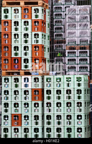 Getränkekisten aus einem zentralen Markt, Deutschland Stockfoto