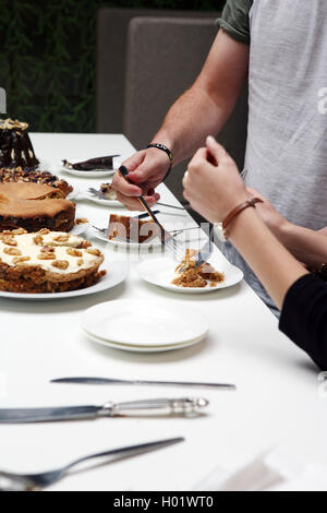 Büro Bake Off hausgemachte Kuchen Stockfoto