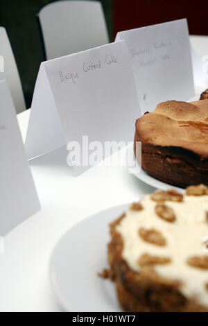 Büro Bake Off hausgemachte Kuchen Stockfoto