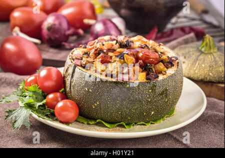 Veggie gebacken Runde Zucchini auf Platte Stockfoto