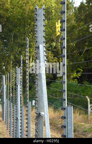 Elektrifizierte Sicherheit Zaun gute Tiefenschärfe Tiefenbild. Stockfoto