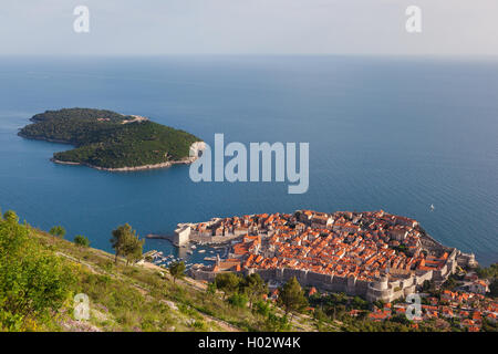 DUBROVNIK, Kroatien - 26. Mai 2014: Schöne Luftaufnahme von Dubrovnik Altstadt und Insel Lokrum. Lokrum ist ein Naturschutzgebiet ein Stockfoto