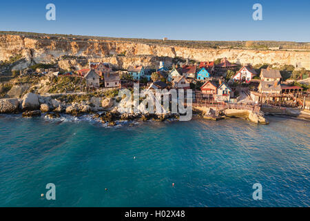 Popeye Village auf Malta. Es entstand als Filmkulisse für den Film Popeye und heute ist es eines der wichtigsten touristischen Attraktionen auf der Stockfoto