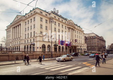 ZAGREB, Kroatien - 17. März 2015: eine Seitenansicht des Haupteingangs zum Esplanade Hotel in Zagreb. Stockfoto