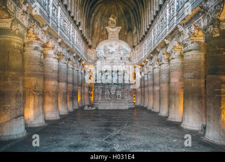 AJANTA, Indien - 14. Januar 2015: Chaitya-Griha oder Gebet Hall in Höhle 26. Teil 29 Fels gehauenen buddhistischen Höhle Denkmälern in Ajanta Stockfoto