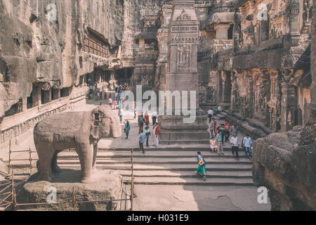 ELLORA, Indien - 14. Januar 2015: Nordseite des Kailasa-Tempel Teil Ellora Höhlen. Einer der größten Fels gehauenen alten Hindu-Tempel Stockfoto