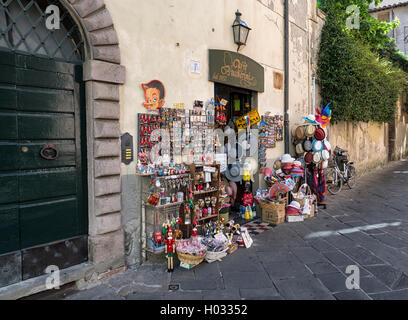 Schmuck Shop auf den alten Straßen von Lucca, Toskana, Italien Stockfoto