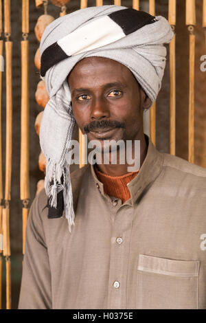 DARAW, Ägypten - 6. Februar 2016: Porträt von lokalen Mann mit Turban. Stockfoto