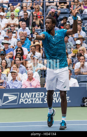 Gael Monfils (FRA) im Wettbewerb mit den 2016 uns Open Herren Halbfinale Stockfoto